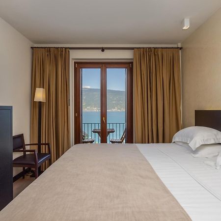 Hotel Meandro - Lake View Gargnano Extérieur photo